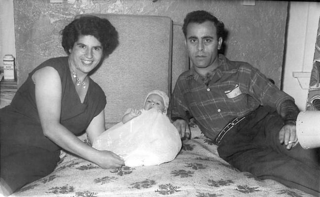 Stavroula and Sotiri Moschatos with their newborn son, John. Sydney, 1959